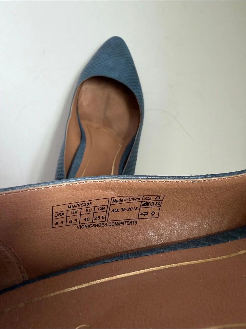 Vionic Blue Textured Pointed-Toe Flats | 8.5